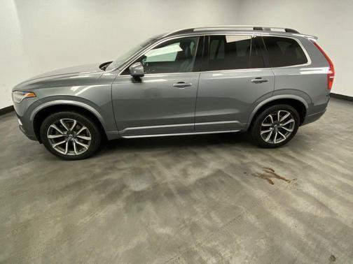 Used 2017 Volvo XC90 T6 Momentum w/ Vision Package AWD/4WD image 4