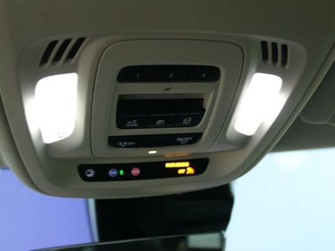 Used 2023 Buick Envision Avenir image 20