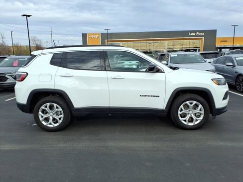 Used 2024 Jeep Compass Latitude image 26