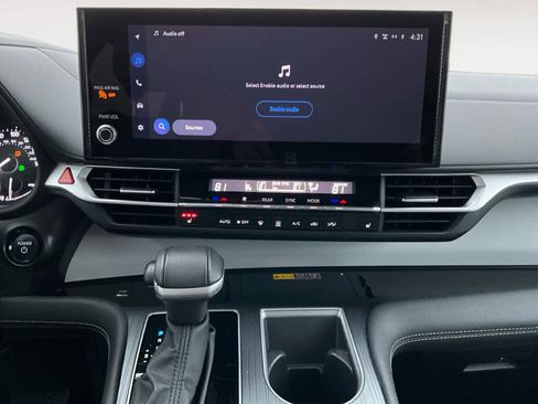 Used 2025 Toyota Sienna XLE image 17