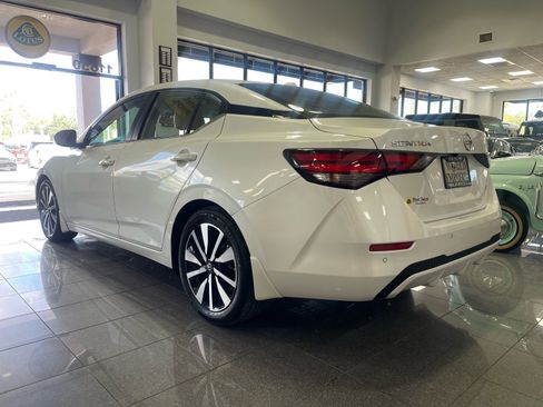 Used 2022 Nissan Sentra SV w/ SV Premium Package image 3