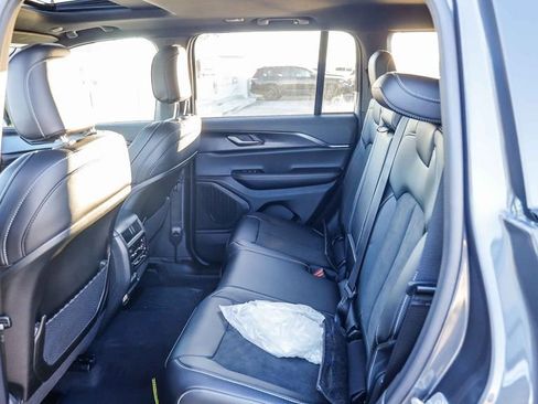 New 2025 Jeep Grand Cherokee Altitude image 20