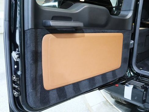 Used 2022 Mercedes-Benz G 63 AMG 4MATIC w/ G Manufaktur Interior Package image 32