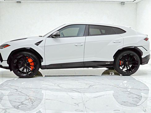 Used 2024 Lamborghini Urus S image 3