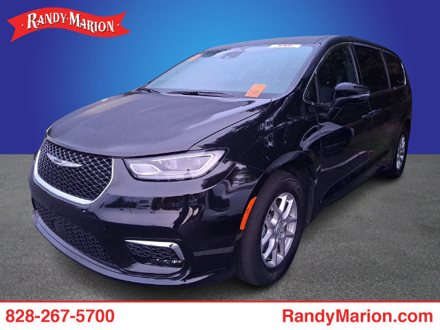 Used 2025 Chrysler Pacifica Select FWD image 1