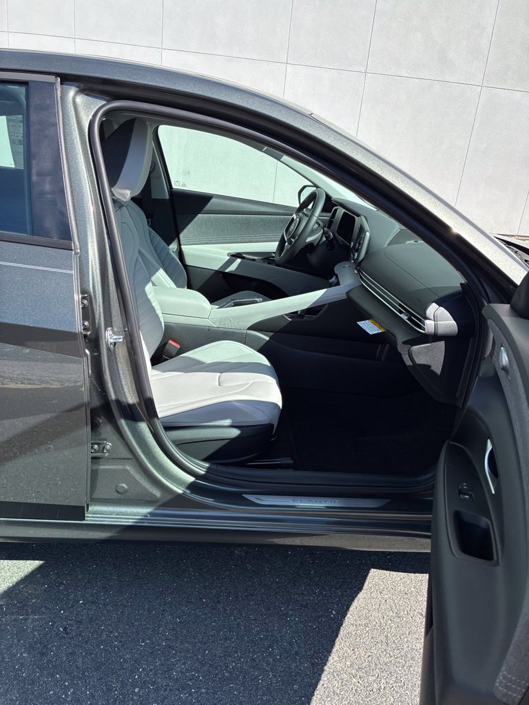 New 2026 Hyundai Elantra SEL Sport FWD image 18