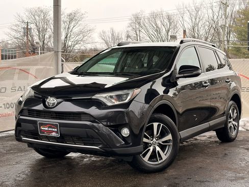 Used 2017 Toyota RAV4 XLE image 1