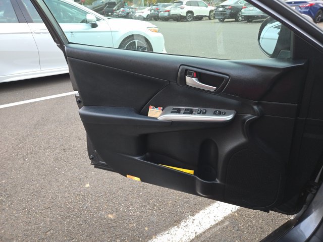 Used 2013 Toyota Camry SE FWD image 9