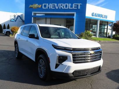 Used 2025 Chevrolet Traverse LT