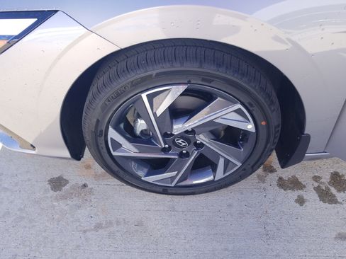 New 2026 Hyundai Elantra Limited image 22