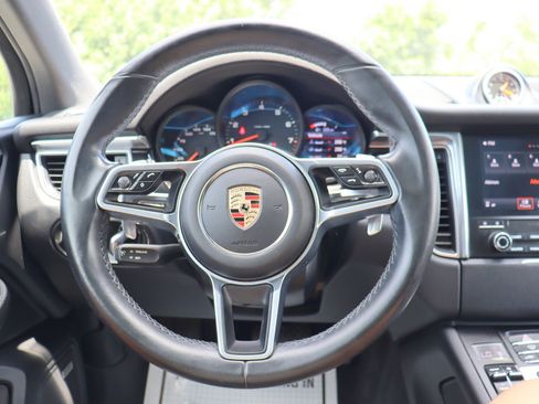 Used 2017 Porsche Macan AWD/4WD image 9