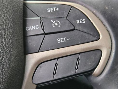 Used 2014 Jeep Grand Cherokee Limited w/ Luxury Group II RWD image 16