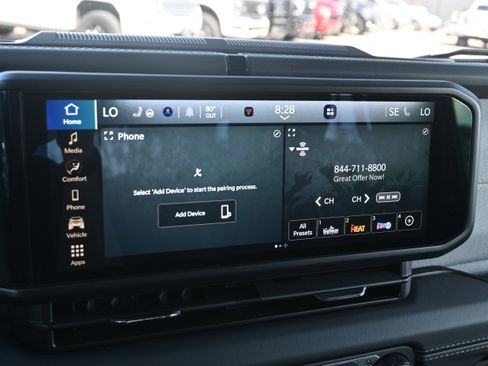 Used 2025 Jeep Wrangler Sahara image 32