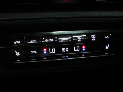 Used 2023 Buick Envision Essence w/ Sport Touring Package AWD/4WD image 30