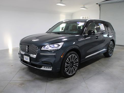 Used 2023 Lincoln Aviator Black Label w/ Dynamic Handling Package image 4
