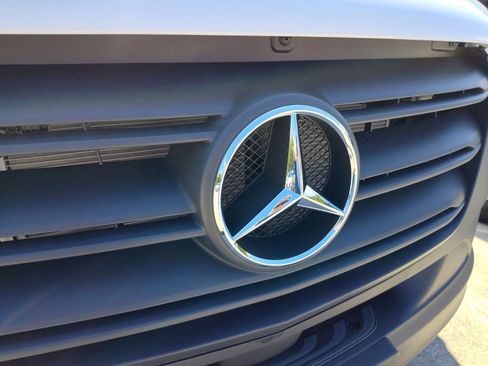 Used 2024 Mercedes-Benz Sprinter 2500 image 33