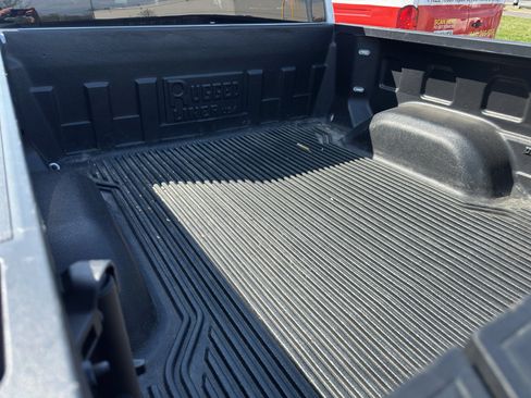 Used 2025 GMC Sierra 1500 SLT image 14