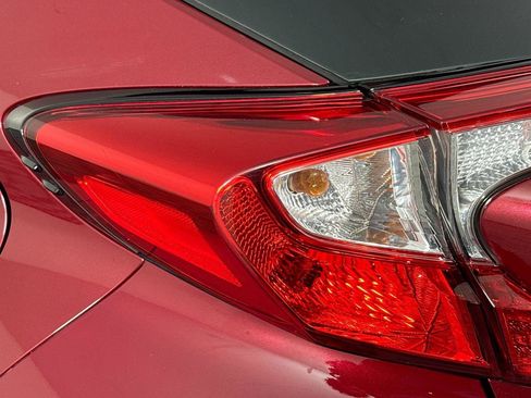 Used 2018 Toyota C-HR XLE image 35