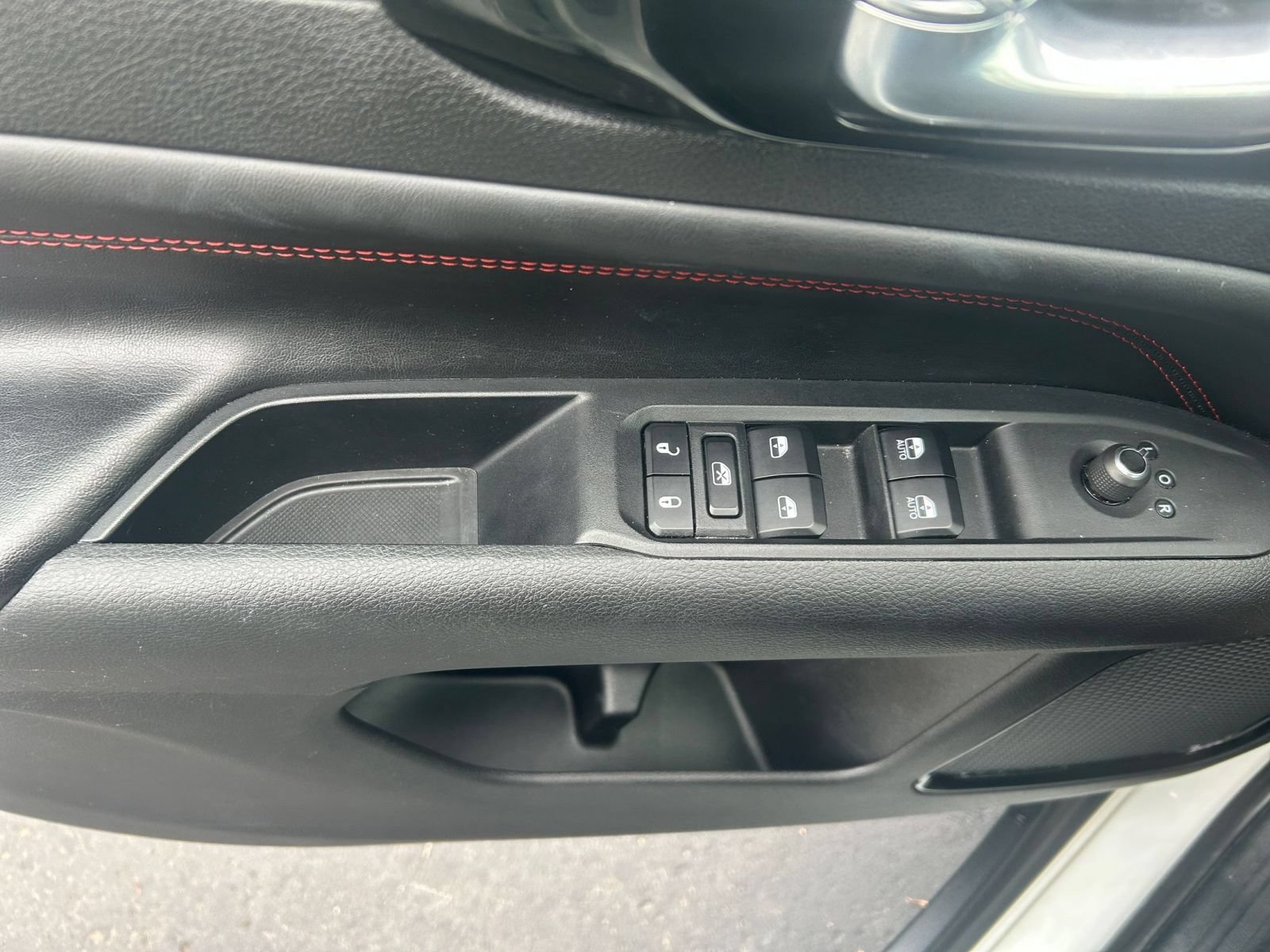 Used 2025 Jeep Compass Trailhawk AWD/4WD image 18