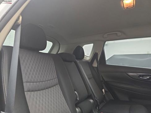 Used 2019 Nissan Rogue SV image 45