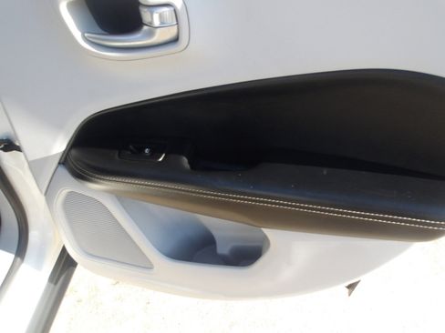 Used 2018 Jeep Compass Latitude w/ Popular Equipment Group image 7