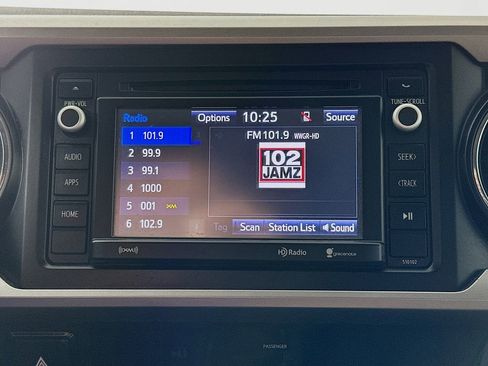 Used 2016 Toyota Tacoma SR5 image 18