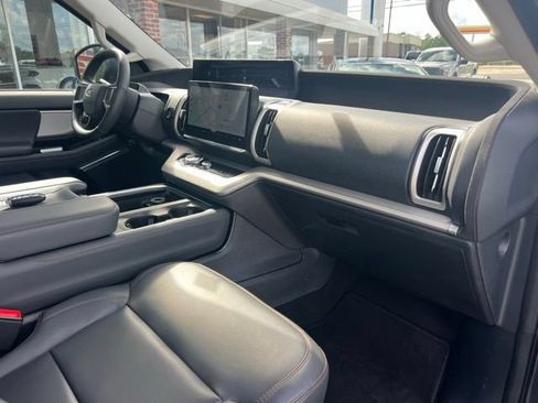 Used 2025 Ford Expedition Active AWD/4WD image 28