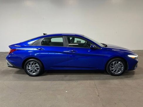 Used 2024 Hyundai Elantra SEL FWD image 2