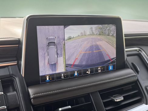 Used 2021 Chevrolet Tahoe Z71 w/ Z71 Off-Road Package AWD/4WD image 15