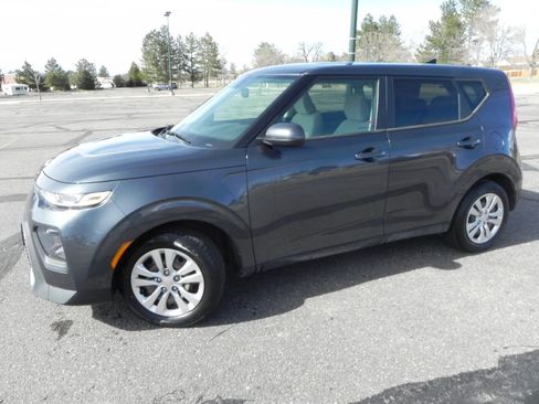 Used 2020 Kia Soul LX image 3