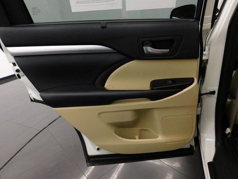 Used 2014 Toyota Highlander XLE image 23