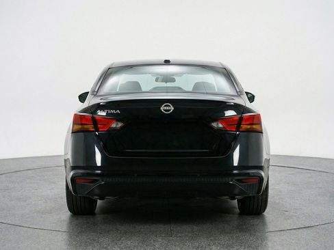 Used 2025 Nissan Altima 2.5 SV FWD image 7