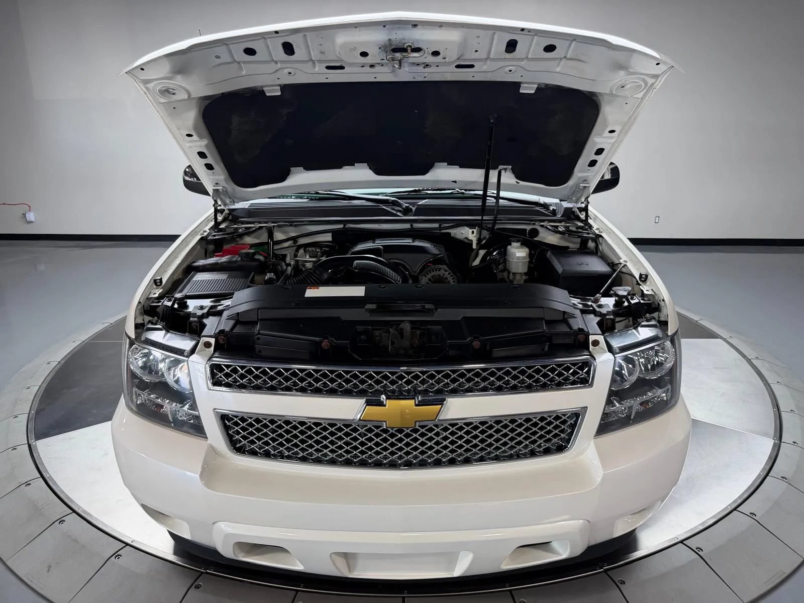 Used 2013 Chevrolet Avalanche LTZ RWD image 11