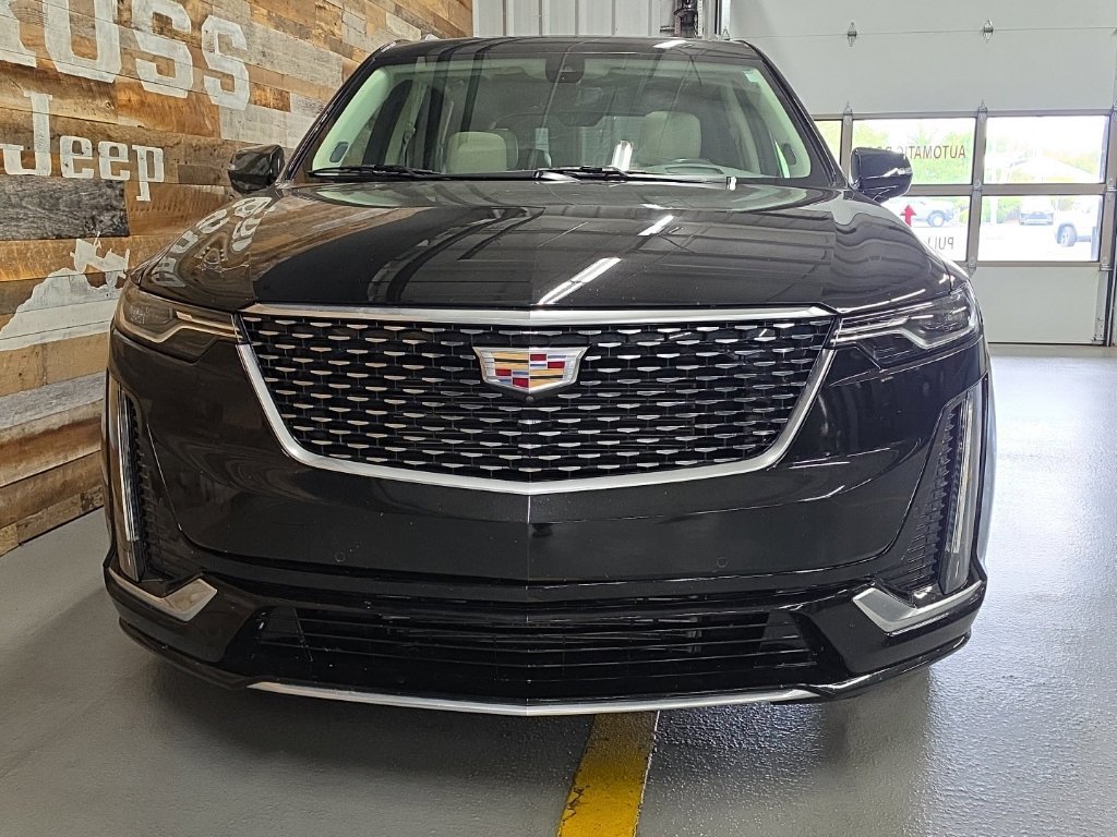Used 2024 Cadillac XT6 Premium Luxury w/ Technology Package AWD/4WD image 3