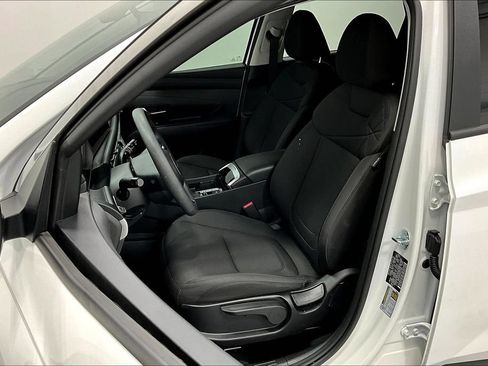Used 2025 Hyundai Tucson SE AWD/4WD image 30