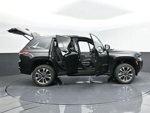 Used 2024 Jeep Grand Cherokee Overland w/ Advanced Protech Group III image 65