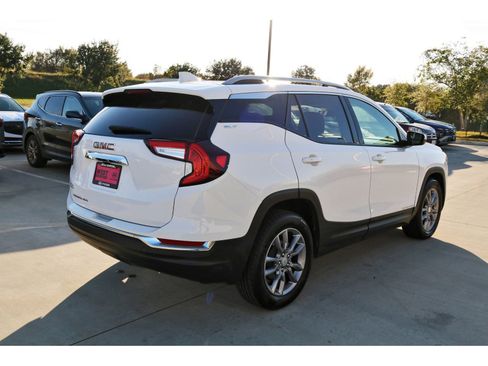 Used 2024 GMC Terrain SLT image 6