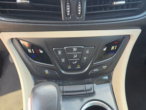 Used 2017 Buick Envision Essence image 16