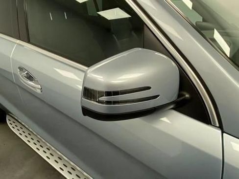 Used 2015 Mercedes-Benz GL 550 4MATIC image 16