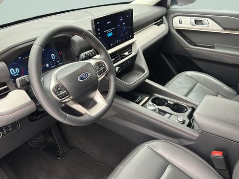 Used 2025 Ford Explorer Active w/ Active Comfort Package AWD/4WD image 11