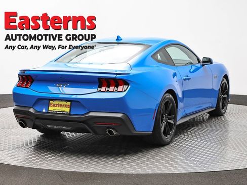 Used 2025 Ford Mustang GT RWD image 5
