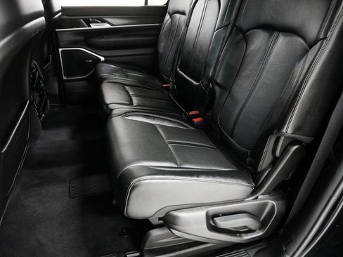 Used 2023 Jeep Wagoneer Series III w/ Preferred Equipment Group image 18