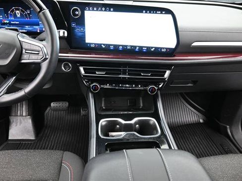 Used 2024 Chevrolet Traverse Z71 w/ Enhanced Driving Package AWD/4WD image 12