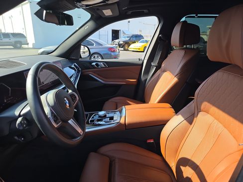 Used 2025 BMW X5 xDrive40i w/ Executive Package image 21