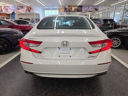 Used 2018 Honda Accord Sport image 5
