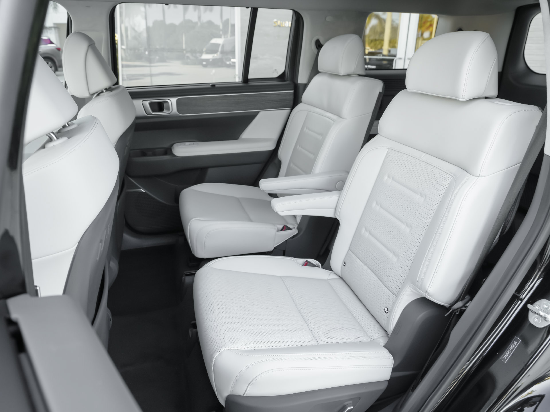 Used 2024 Hyundai Santa Fe Calligraphy FWD image 5