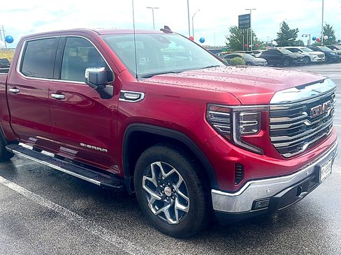 Used 2023 GMC Sierra 1500 AT4 w/ Technology Package AWD/4WD image 4