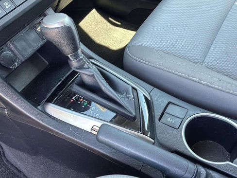 Used 2015 Toyota Corolla LE image 21