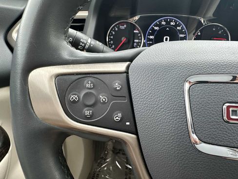 Used 2023 GMC Acadia Denali w/ Denali Ultimate Package AWD/4WD image 34