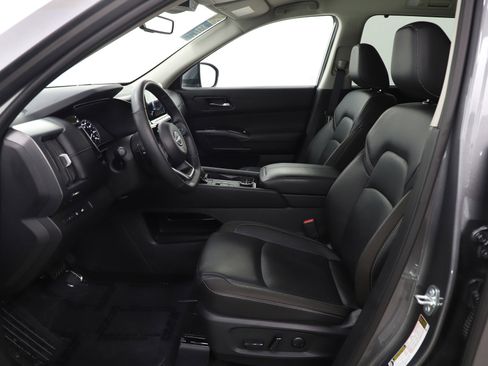 Used 2025 Nissan Pathfinder SL w/ Cargo Package image 13